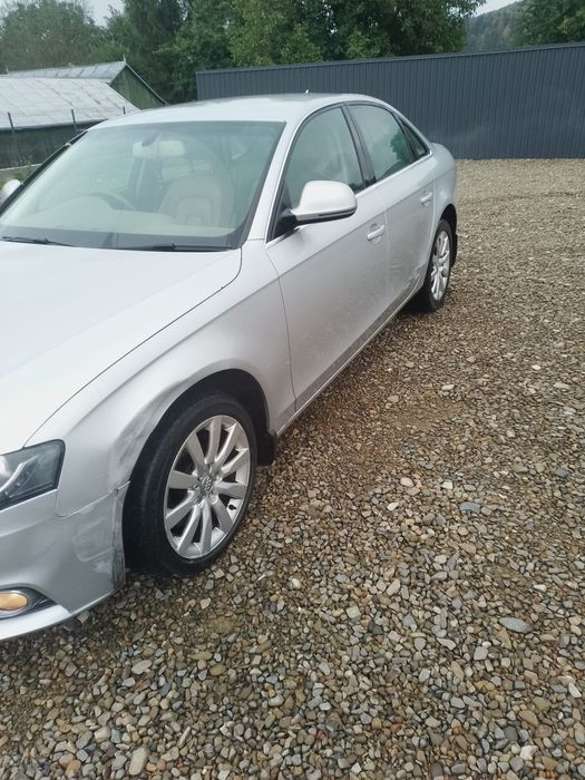 portiera  / usa/ ușa / ușă/ audi A4 B8 pe culoare.LY9B  LY7W LY3J LZ7H