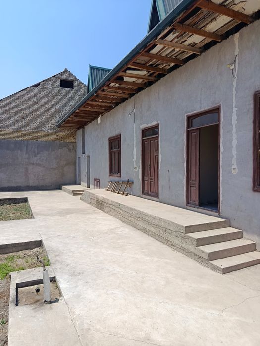 Kamolotda uy sotiladi