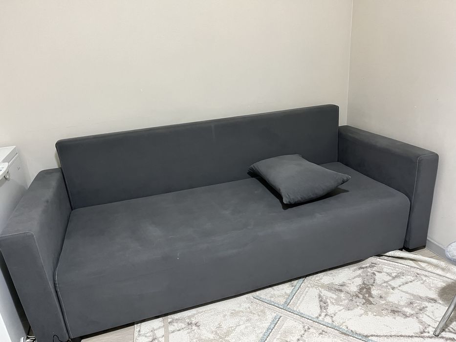 Диван в отличном сосотоянии Новый был при заезде в кв