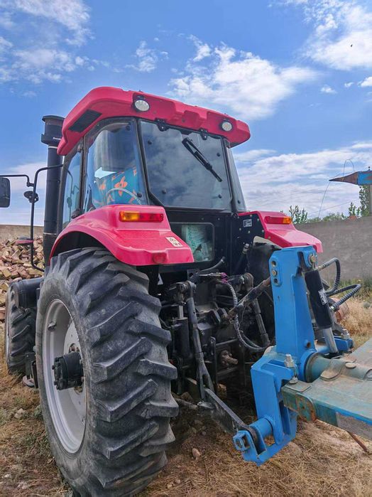 Китай Трактор  2004