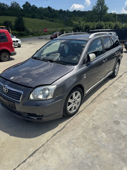 Vand întreaga sau dezmembrez Toyota Advensis