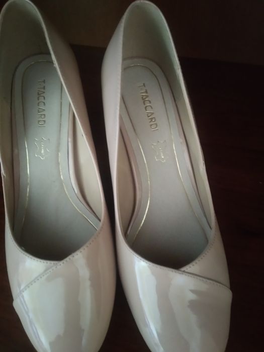 Продам женские туфли