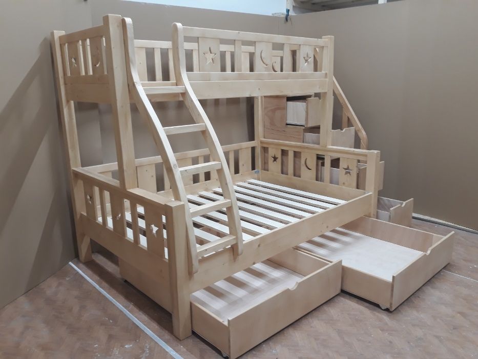 TRANSPORT GRATUIT.Pat etajat din lemn masiv.Cod 3503