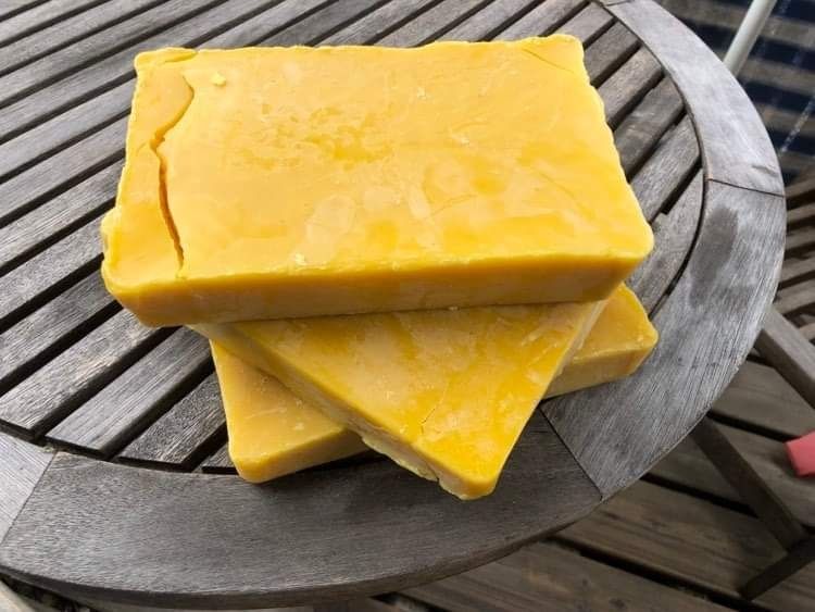 Vând ceară naturală de albine.