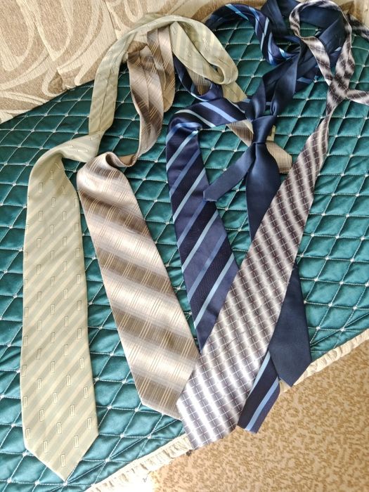 Продам галстуки в нормальном состоянии