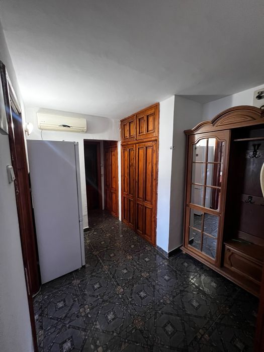Inchiriez apartament decomandat Brazda