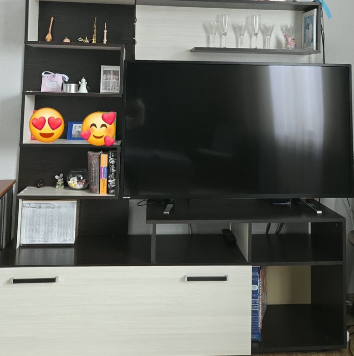 Продам стенку  под тв