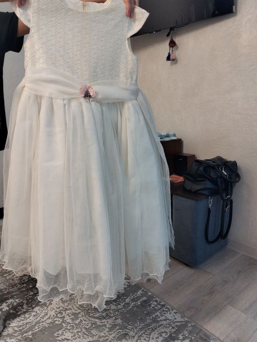 Продам детскии платье