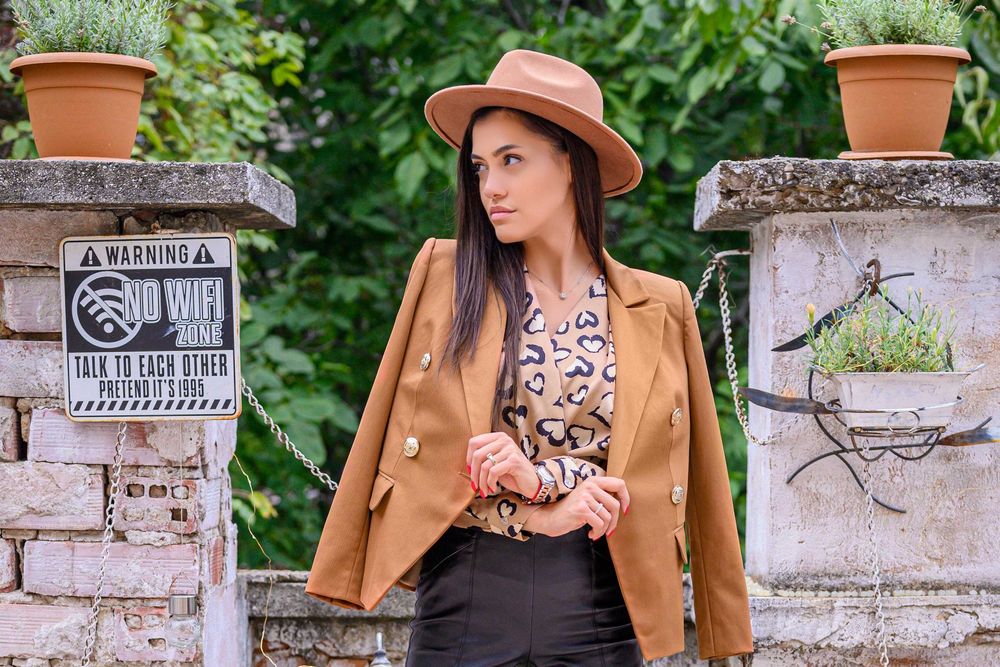 Дамско сако в цвят Camel