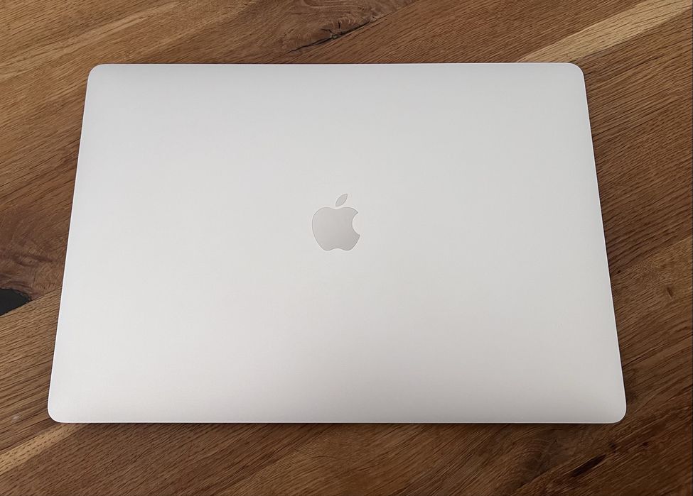 Macbook Pro 15” 2016-2017 Monterey, 16Gb Ram, SDD 500
