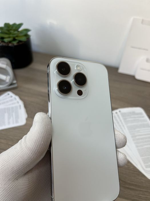 iPhone 14 Pro, на части - корпус, дисплей, батерия, камера и др.