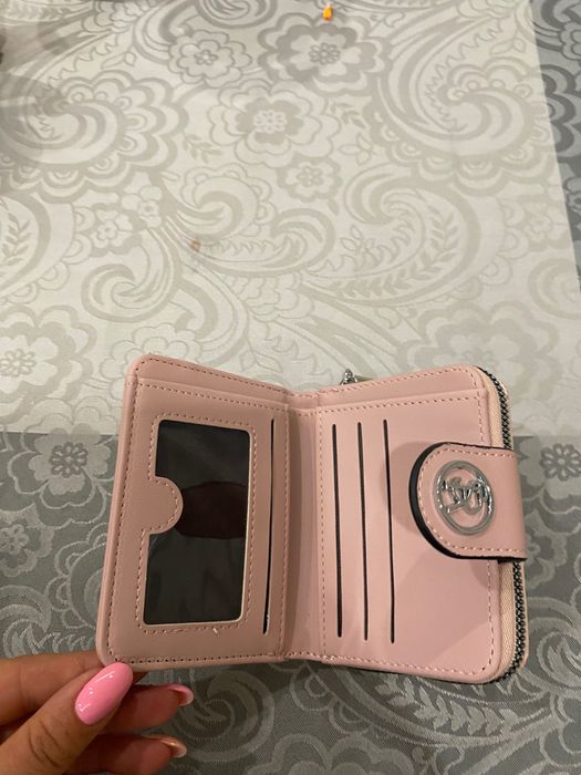 Дамски портмонета