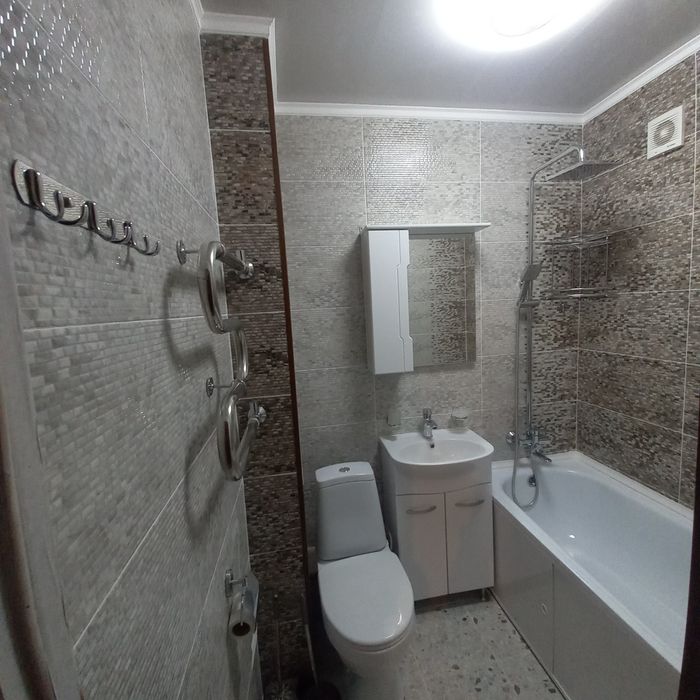 Кафельщик, сантехник, электрика.