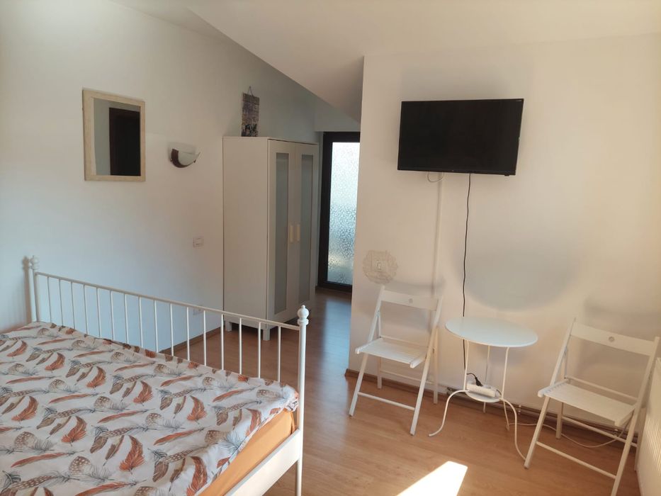 Închiriez camere la muncitori