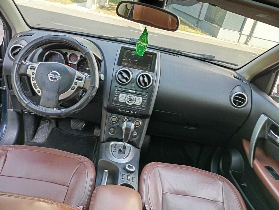 Nissan Qashqai 2.0 DCI 141 CP 4x4 cu 7 Locuri din 2010