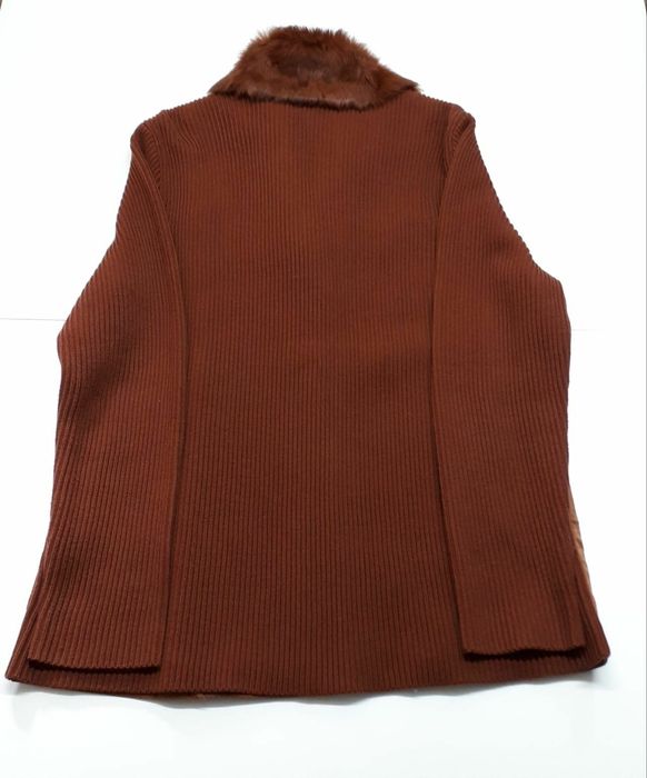 Тъмно синьо палто/яке/ и Велурено яке .Закупено от Англия цена-30лв.