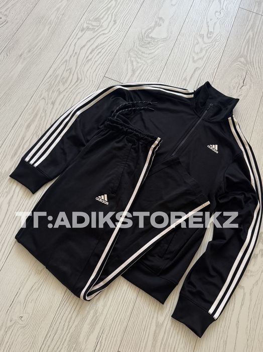 Adidas essential костюм