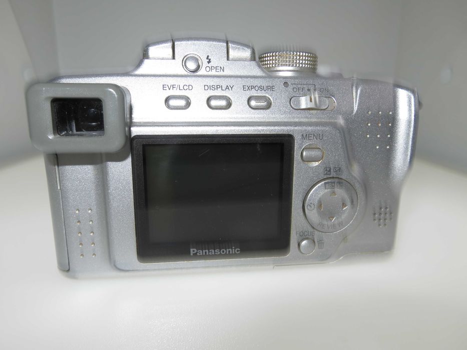 Panasonic Lumix DMC-FZ5 компактен фотоапарат с Leica ретро камера