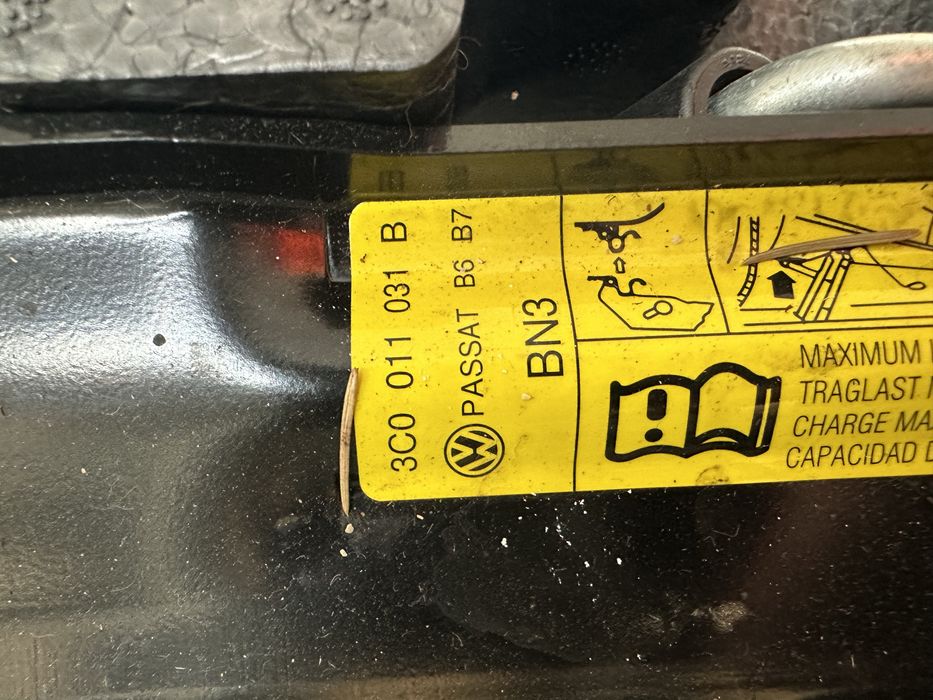 Trusa rezerva cric cheie carlig vw passat b6 b7 cc