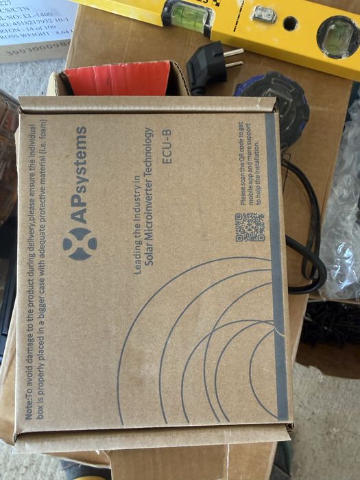 Vand microinvertoare apsystem 2 bucati si 1 hoqmiles stare noua