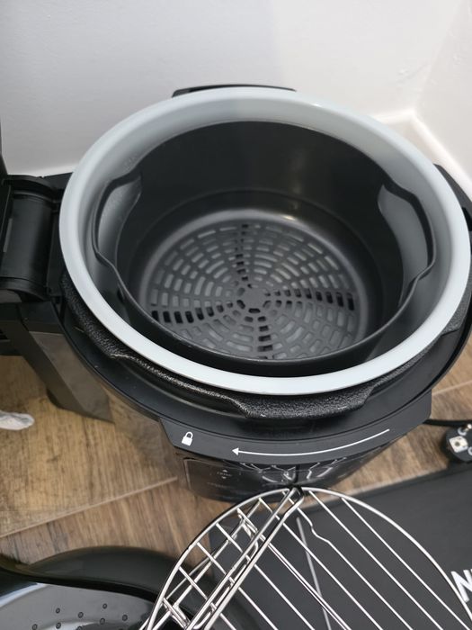 Vând Ninja Foodi Multi-Cooker OP300EU, 7 în 1, 6L
