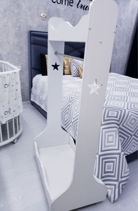 Напольная детская вешалка