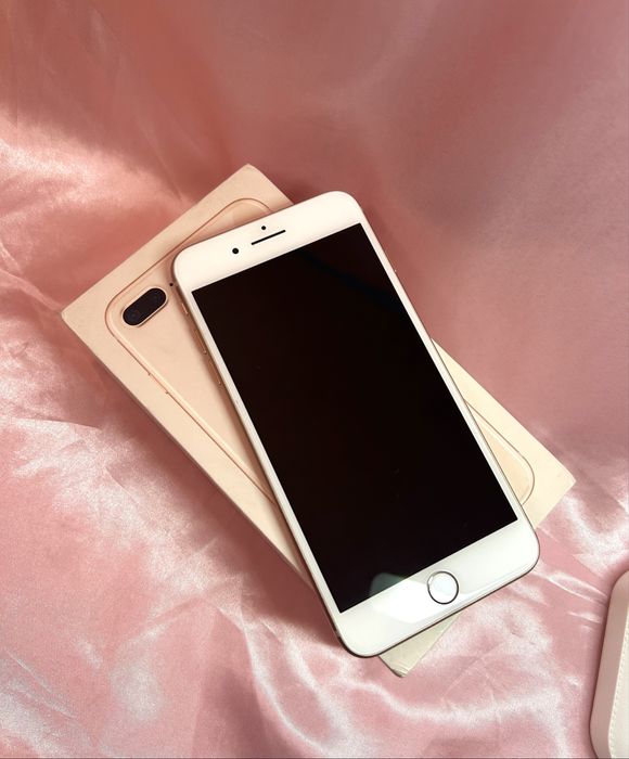iPhone 8 Plus Gold 64GB в отлично състояние