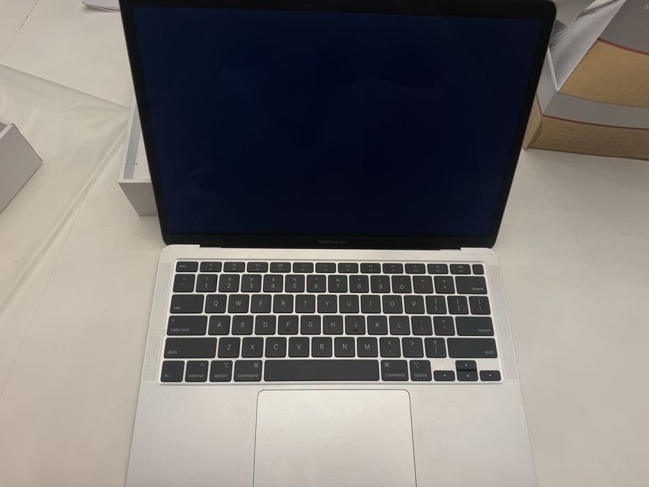Macbook Retina 13 , 2020
