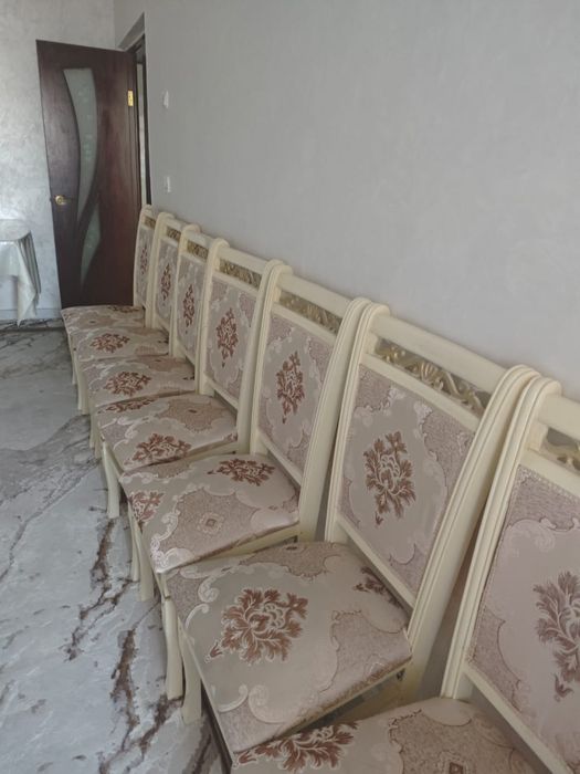 Стол стулчиктарымен сатылады. Срочно