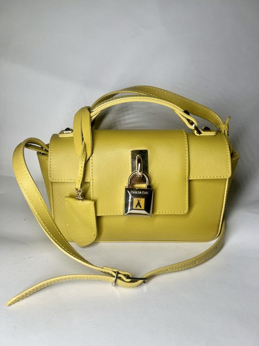 Чанта Patrizia Pepe в отлично състояние, естествена кожа в жълто