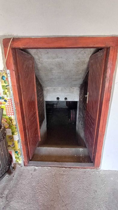 Pivniță cu cramă de vânzare