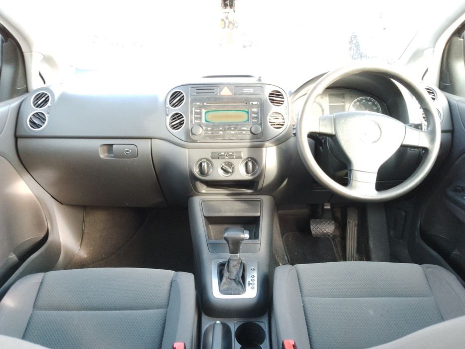 Фолксваген Голф 5 плюс 1.6 fsi автоматик   2008 год