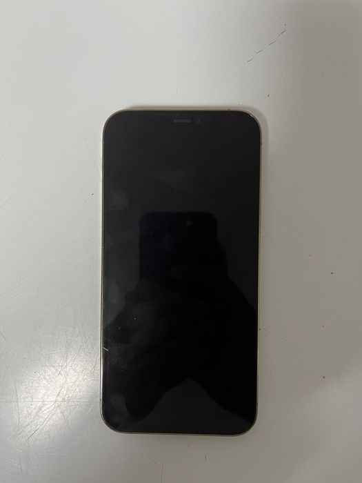 IPhone 12 Pro baterie 100%