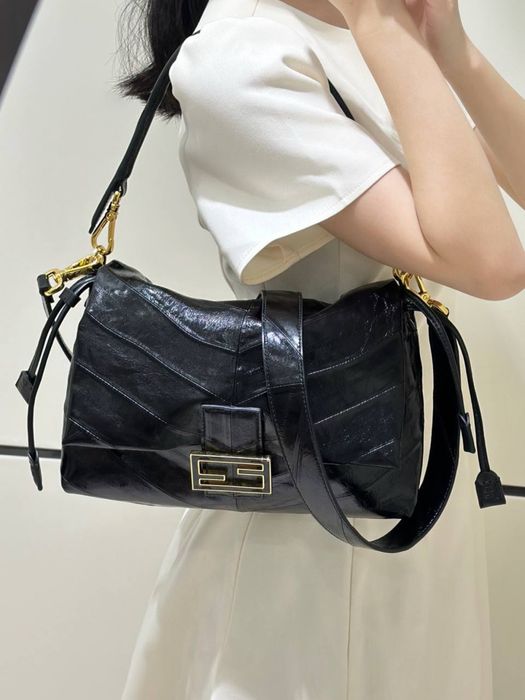 Geanta Fendi Mamma Baguette