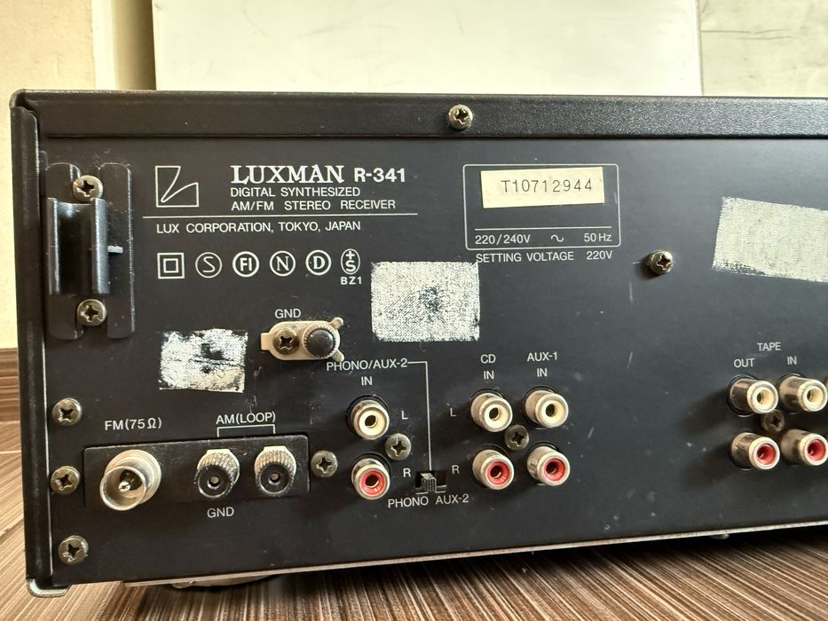 Luxman L-341 Стерео ресивър