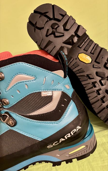 Quechua номер 39 и Scarpa ном 40, туристически обувки, боти планински