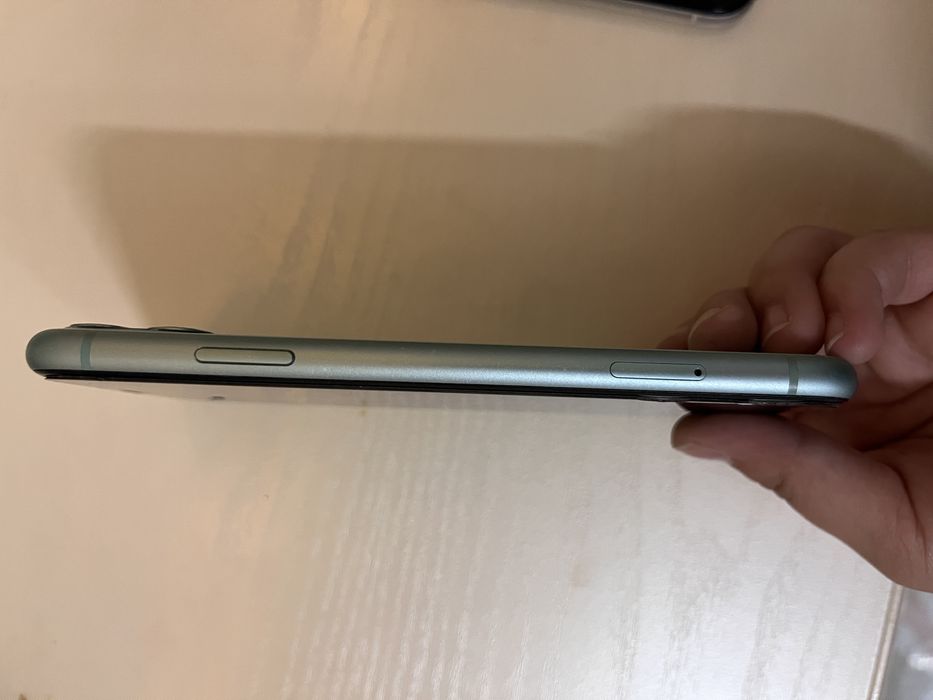 iPhone 11 128 гб зеленный,белый