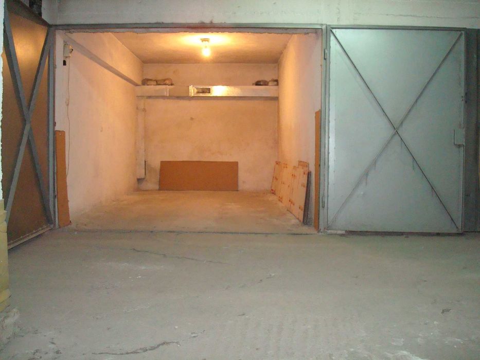 Дава се под наем Гараж / Паркомясто в София, Оборище - 16 кв.м за 127.5 € - Снимка #1