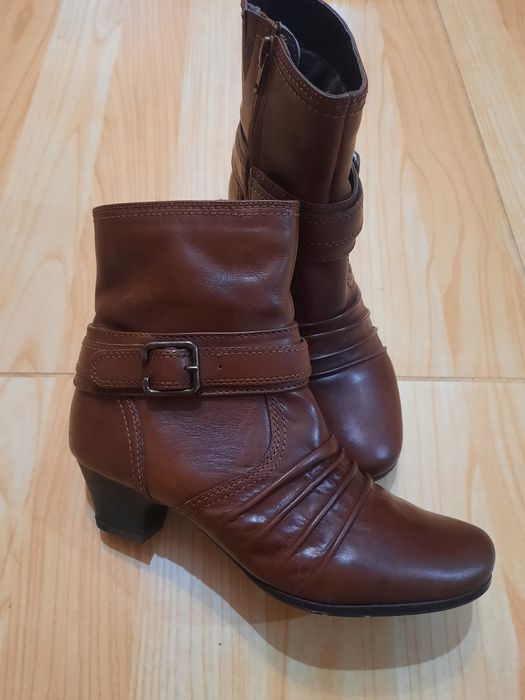 Ghetuțe vătuite din piele