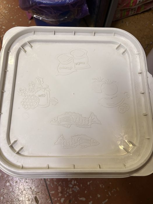 Б/у контейнер емкость 25 л с крышкой