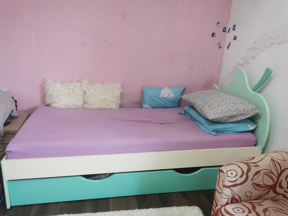 Se vinde mobilier pentru cameră copil compus din pat și sifonier
