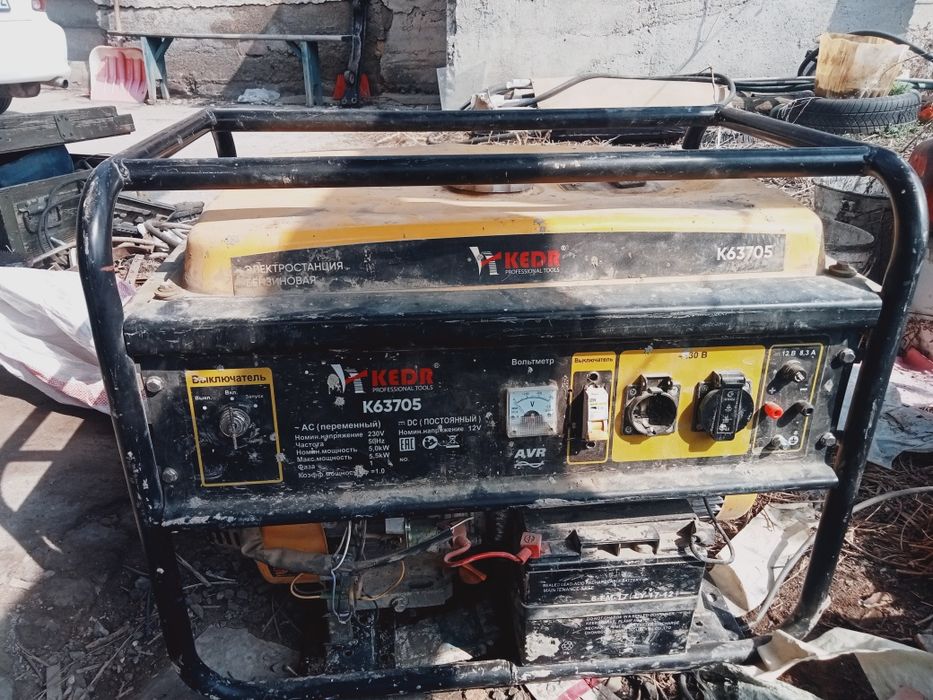 Бензиновый генератор