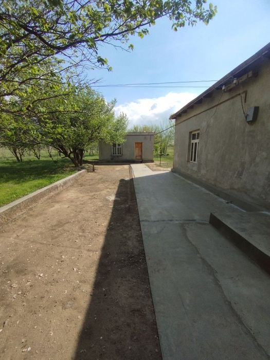 Катта ховли уй сотилади