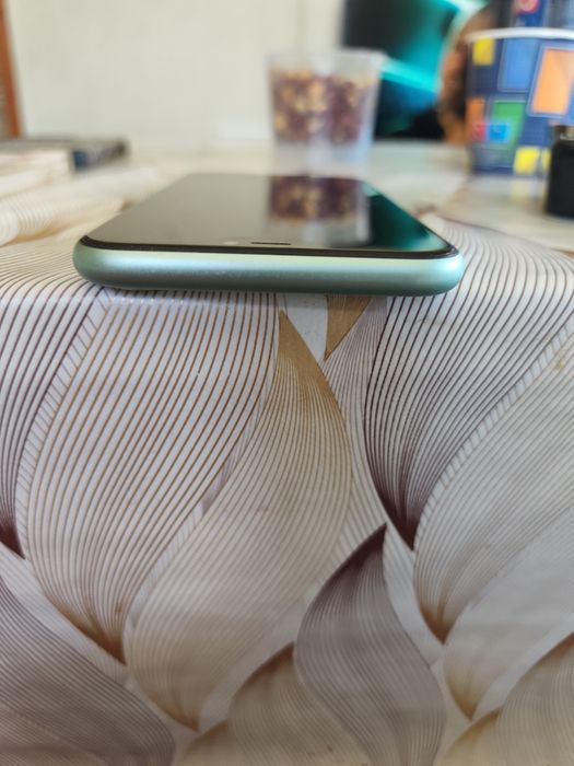Продавам iPhone 11