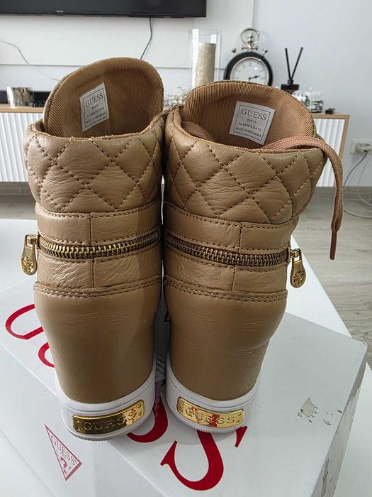 Gtete Guess piele Noi in cutie ne purtate Marimea 39-40