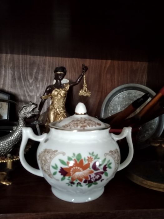 Чайник, сахарница, молочник