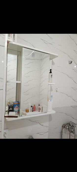 Шкафчик навесной с зеркалом