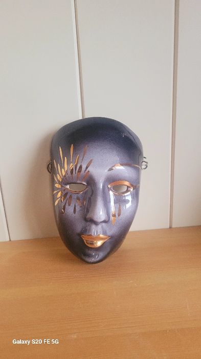 Порцеланова ръчно рисувана маска  за стена