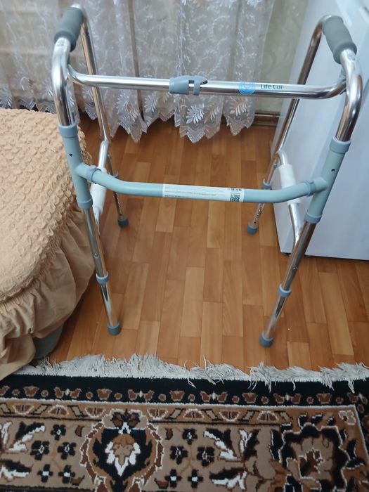 Продам Ходунки новые