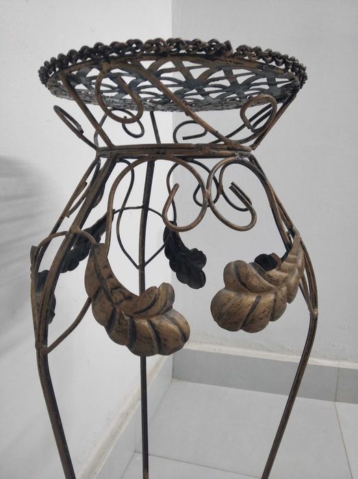 Подставка для вазы, горшка, цветов.